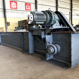 刮板輸送機(jī)的作業(yè)現(xiàn)場(chǎng)