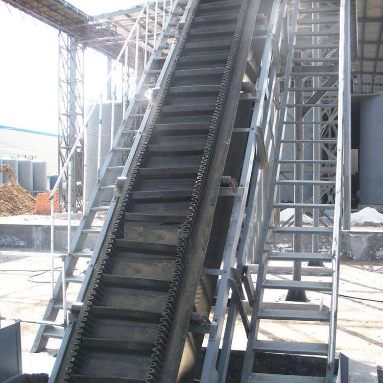 裙邊皮帶輸送機(jī)為達(dá)到客戶滿意不斷完善自身