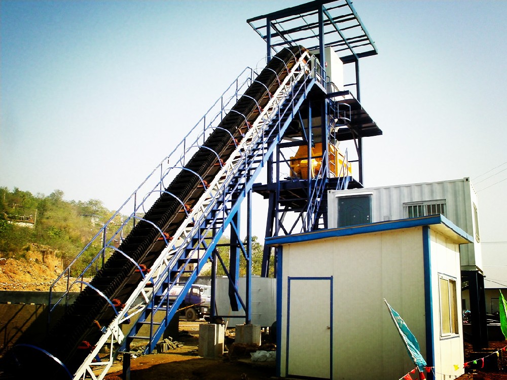 裙邊皮帶輸送機如何選擇會更好